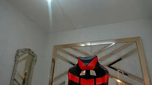 Snapshot of AshleyVanessaRx chatting on October 28, 2025, 1:43 pm AshleyVanessaRx online show from October 28, 2025, 1:43 pm