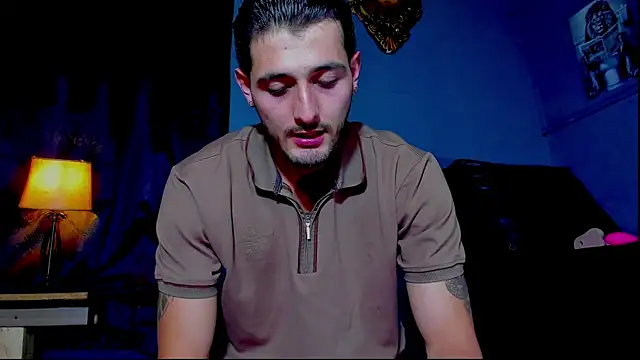 Snapshot of alejo__323__ chatting on July 19, 2026, 2:20 am alejo 323 online show from July 19, 2026, 2:20 am