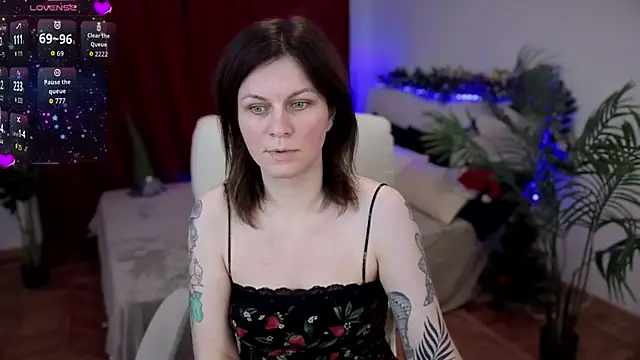 Snapshot of TinaMelt chatting on November 21, 2025, 8:19 pm TinaMelt online show from November 21, 2025, 8:19 pm