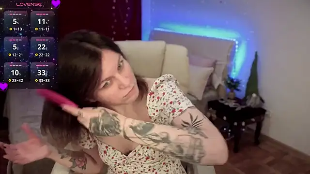 Snapshot of TinaMelt chatting on November 11, 2025, 6:36 pm TinaMelt online show from November 11, 2025, 6:36 pm