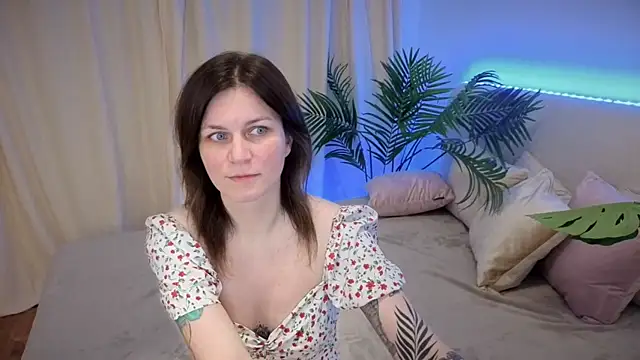 Snapshot of TinaMelt chatting on October 12, 2025, 6:53 pm TinaMelt online show from October 12, 2025, 6:53 pm