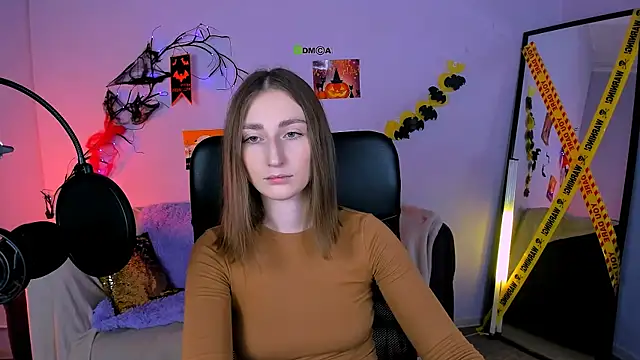 eva smiith  online show from November 3, 2025, 6:40 am