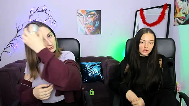 eva smiith  online show from December 17, 2025, 6:40 am