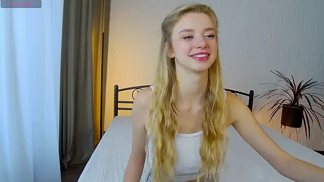 KelsiWest online show from September 28, 2025, 1:18 pm
