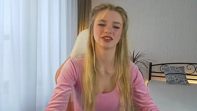 KelsiWest online show from October 2, 2025, 1:47 pm