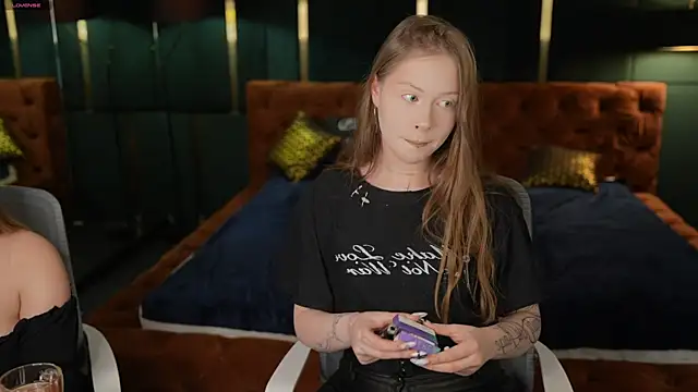 Snapshot of Esmie_Smile chatting on December 4, 2025, 12:15 pm Esmie Smile online show from December 4, 2025, 12:15 pm