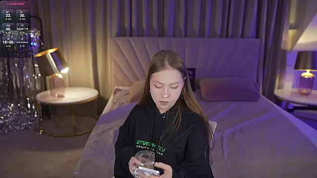 Snapshot of Esmie_Smile chatting on November 25, 2025, 7:25 pm Esmie Smile online show from November 25, 2025, 7:25 pm