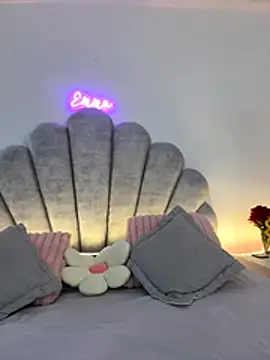 Snapshot of emma-conti2 chatting on December 4, 2025, 1:43 pm emma-conti2 online show from December 4, 2025, 1:43 pm