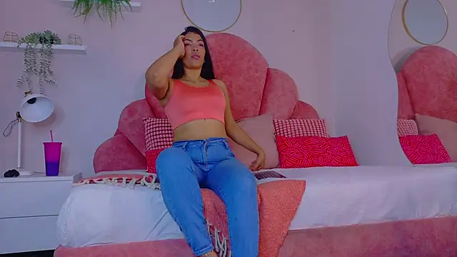 Snapshot of RiriiBrunette__ chatting on February 5, 2026, 8:04 pm RiriiBrunette online show from February 5, 2026, 8:04 pm