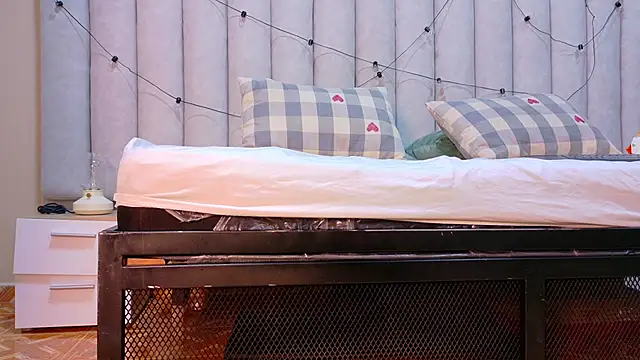 Snapshot of RiriiBrunette__ chatting on February 24, 2026, 7:37 pm RiriiBrunette online show from February 24, 2026, 7:37 pm