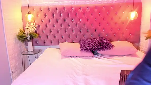 amber sparkle online show from October 13, 2025, 12:40 pm