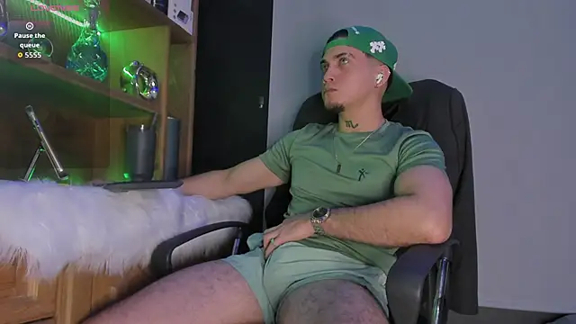 Snapshot of Gael_williams1 chatting on November 14, 2025, 2:48 am Gael williams1 online show from November 14, 2025, 2:48 am