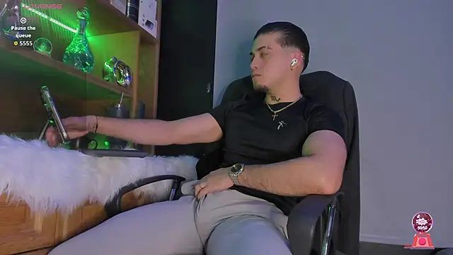 Snapshot of Gael_williams1 chatting on November 3, 2025, 8:23 pm Gael williams1 online show from November 3, 2025, 8:23 pm