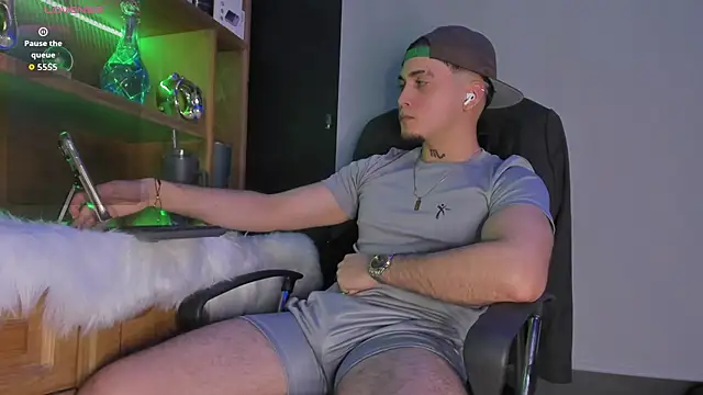 Snapshot of Gael_williams1 chatting on November 18, 2025, 12:04 am Gael williams1 online show from November 18, 2025, 12:04 am