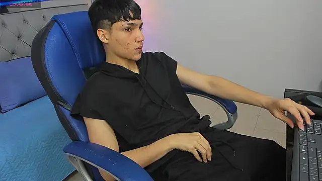 Snapshot of SamBlack_ chatting on March 6, 2026, 12:22 pm SamBlack online show from March 6, 2026, 12:22 pm