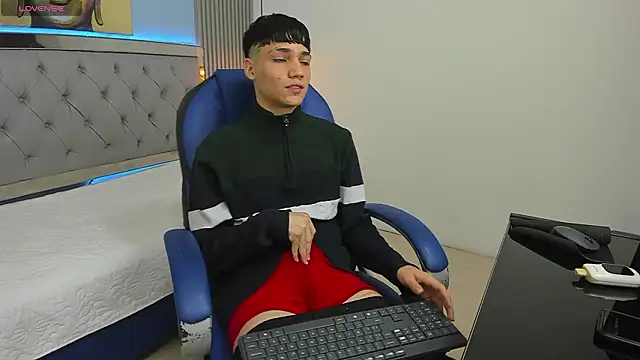 Snapshot of SamBlack_ chatting on March 11, 2026, 12:43 pm SamBlack online show from March 11, 2026, 12:43 pm