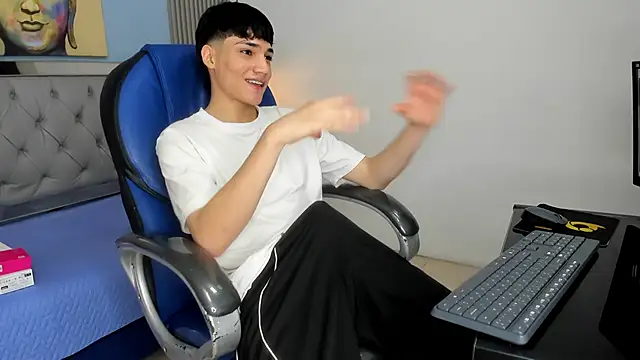 Snapshot of SamBlack_ chatting on June 12, 2026, 12:36 pm SamBlack online show from June 12, 2026, 12:36 pm