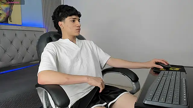 Snapshot of SamBlack_ chatting on May 27, 2026, 7:10 pm SamBlack online show from May 27, 2026, 7:10 pm