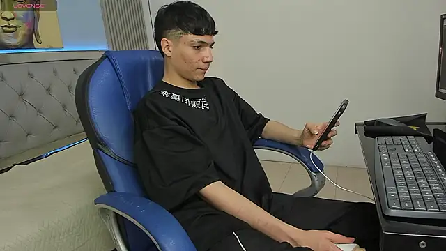 Snapshot of SamBlack_ chatting on March 16, 2026, 8:22 pm SamBlack online show from March 16, 2026, 8:22 pm