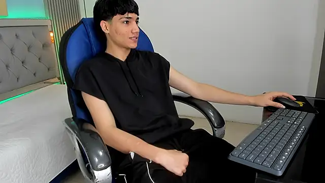 Snapshot of SamBlack_ chatting on June 6, 2026, 12:43 pm SamBlack online show from June 6, 2026, 12:43 pm