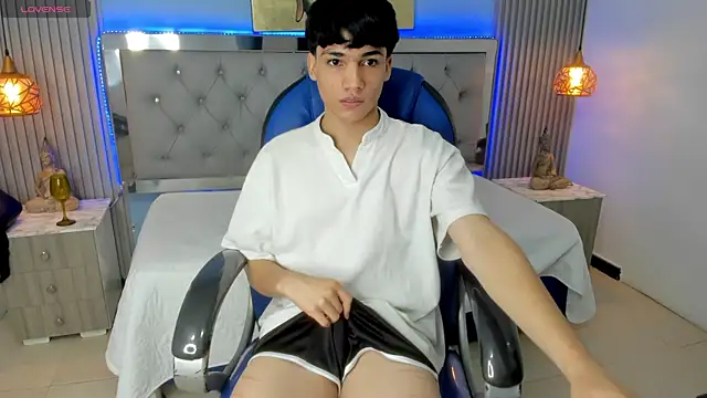 Snapshot of SamBlack_ chatting on June 5, 2026, 12:44 pm SamBlack online show from June 5, 2026, 12:44 pm