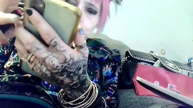 Evieskyyxh online show from November 25, 2025, 6:19 pm