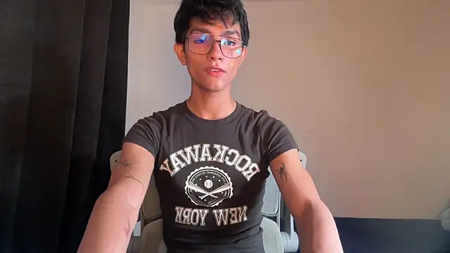 Snapshot of Angel_bunny2 chatting on November 8, 2025, 3:32 am Angel bunny2 online show from November 8, 2025, 3:32 am