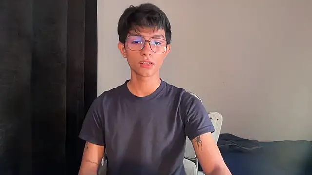 Snapshot of Angel_bunny2 chatting on November 6, 2025, 5:22 am Angel bunny2 online show from November 6, 2025, 5:22 am