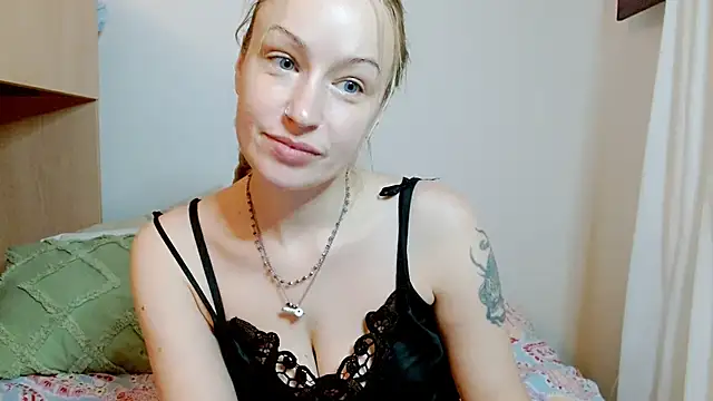 SatinQueen90 online show from December 16, 2025, 7:12 am