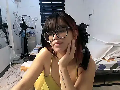 Snapshot of eattmebabyy chatting on July 10, 2026, 7:41 am eattmebabyy online show from July 10, 2026, 7:41 am