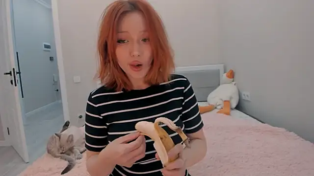 Snapshot of yuna_loon chatting on October 19, 2025, 2:53 pm yuna loon online show from October 19, 2025, 2:53 pm