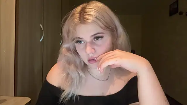 sunshinyflash online show from November 21, 2025, 5:56 pm