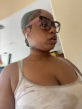 Snapshot of caramel__cremes chatting on October 27, 2025, 3:02 pm caramel  cremes online show from October 27, 2025, 3:02 pm