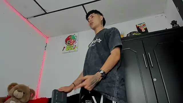 Snapshot of Mateo_Escobar chatting on November 2, 2025, 8:03 pm Mateo Escobar online show from November 2, 2025, 8:03 pm