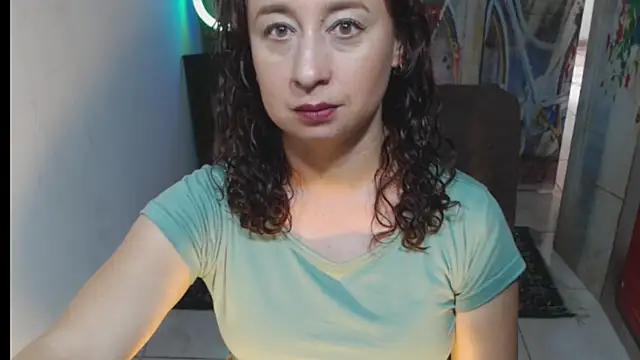 Snapshot of Milf_Valeria chatting on December 4, 2025, 5:23 pm Milf Valeria online show from December 4, 2025, 5:23 pm