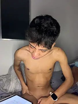 MaxiWildd online show from June 10, 2026, 1:29 am