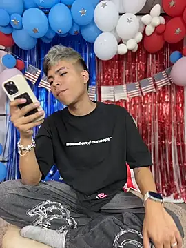 MaxiWildd online show from July 4, 2026, 1:37 pm