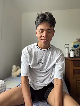 MaxiWildd online show from June 17, 2026, 4:28 pm