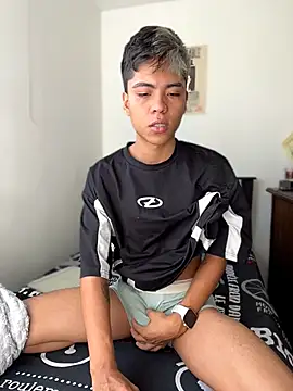 MaxiWildd online show from August 4, 2026, 2:10 pm