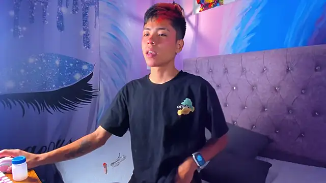 Snapshot of MaxiWildd chatting on October 20, 2025, 1:44 pm MaxiWildd online show from October 20, 2025, 1:44 pm