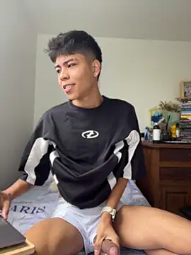 MaxiWildd online show from June 9, 2026, 1:23 pm