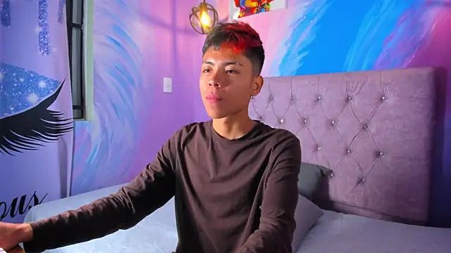 Snapshot of MaxiWildd chatting on October 13, 2025, 1:02 pm MaxiWildd online show from October 13, 2025, 1:02 pm