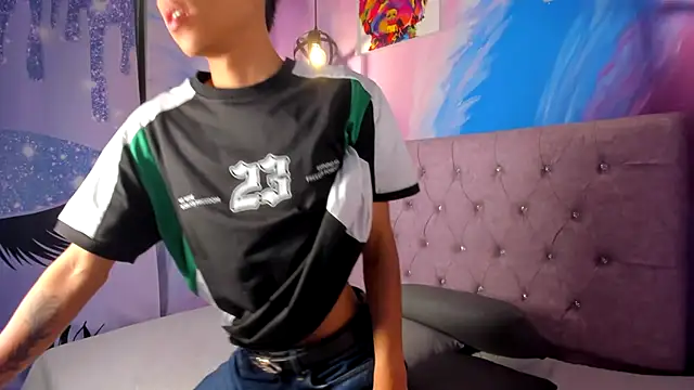 Snapshot of MaxiWildd chatting on October 15, 2025, 12:57 pm MaxiWildd online show from October 15, 2025, 12:57 pm