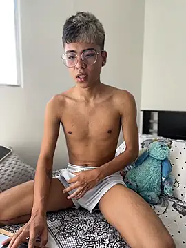 MaxiWildd online show from July 21, 2026, 1:56 pm