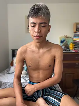 MaxiWildd online show from July 15, 2026, 2:02 pm
