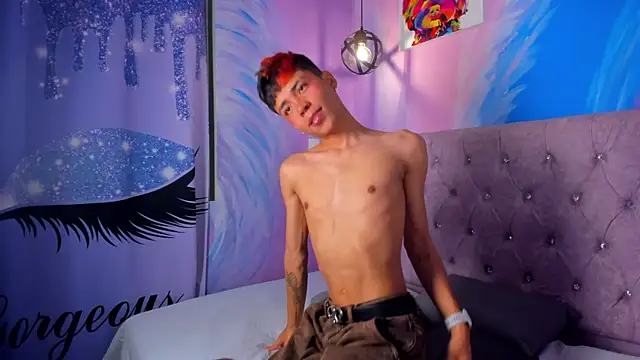 Snapshot of MaxiWildd chatting on October 18, 2025, 1:02 pm MaxiWildd online show from October 18, 2025, 1:02 pm