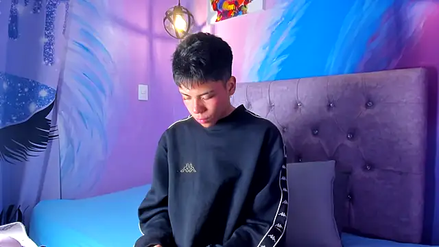 Snapshot of MaxiWildd chatting on December 2, 2025, 12:51 pm MaxiWildd online show from December 2, 2025, 12:51 pm