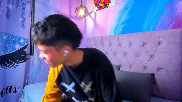 Snapshot of MaxiWildd chatting on December 5, 2025, 12:59 pm MaxiWildd online show from December 5, 2025, 12:59 pm