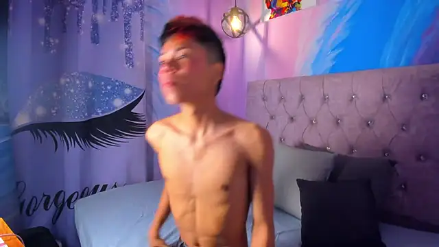 Snapshot of MaxiWildd chatting on October 29, 2025, 12:48 pm MaxiWildd online show from October 29, 2025, 12:48 pm