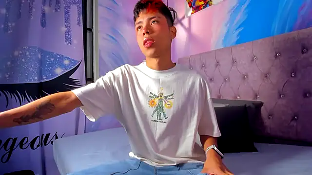 Snapshot of MaxiWildd chatting on October 17, 2025, 12:51 pm MaxiWildd online show from October 17, 2025, 12:51 pm